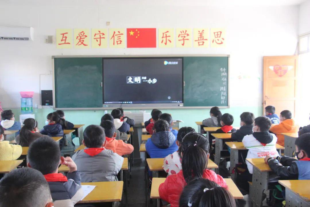 红色盒子小人